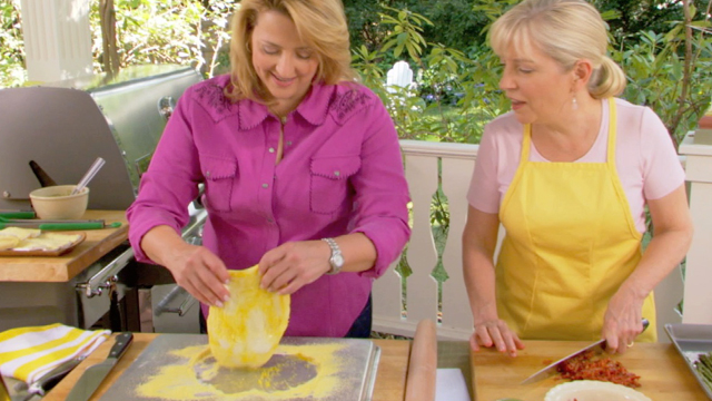 Sara and chef Elizabeth Karrmel a.k.a "Grill Girl" prepare pizza from scratch to grill.